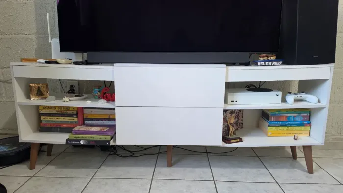 Rack branco para TV