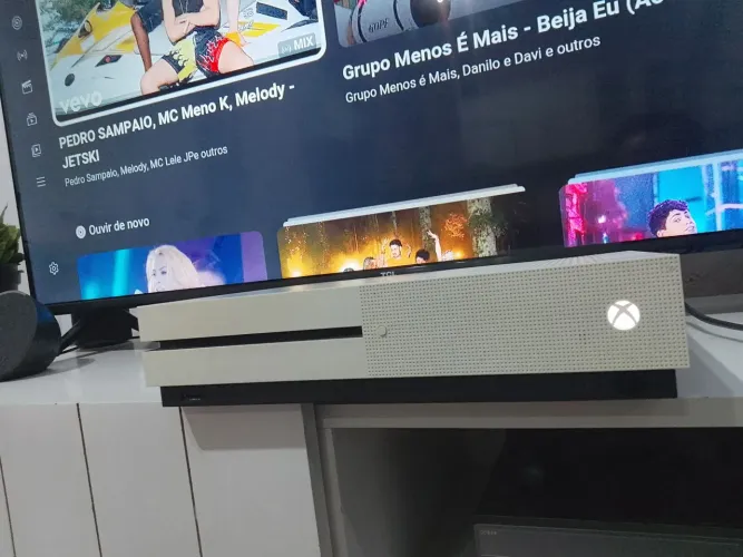 Xbox One S (leia a descrição) troco por Iphone