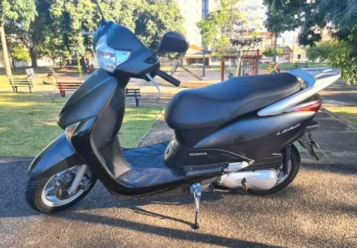 HONDA LEAD 110 ANO 2013 NA COR PRETO FOSCO