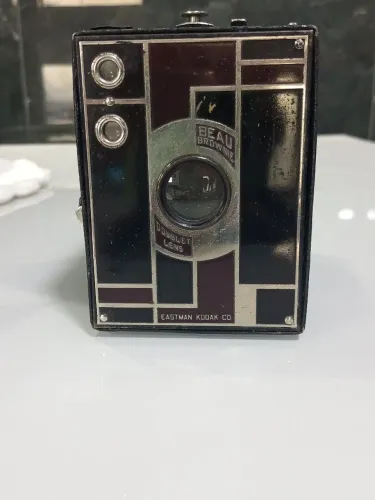 Câmera Beau Brownie Double lens Eastman Kodak CO.