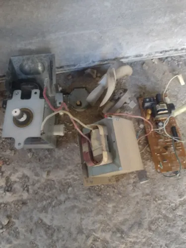 Vende está peças pra microondas 