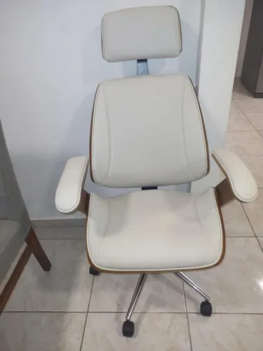 Cadeira Presidente de Escritório Branca - R$600