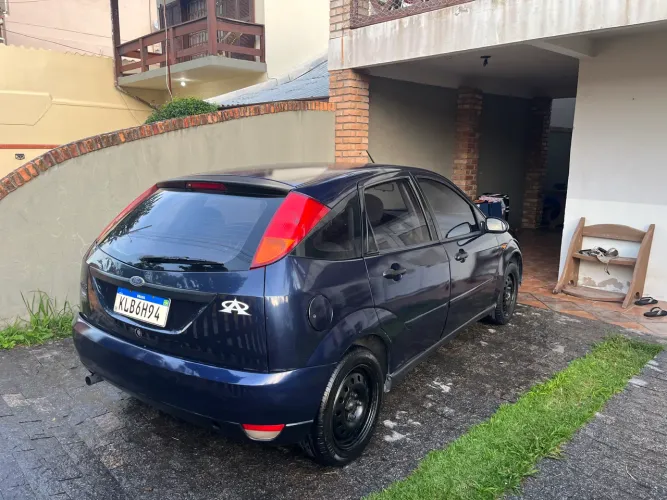 Ford Focus 1.8 16V 5P 2002