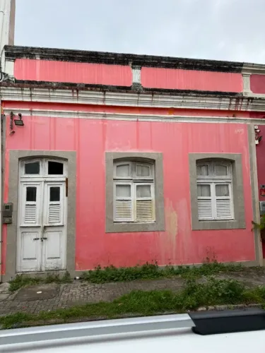 Casa no Bairro da Boa Vista, vários cômodos, na Rua da Alegria, próximo ao IMIP