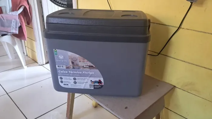 Vendo essa geleira de 30 litros nova