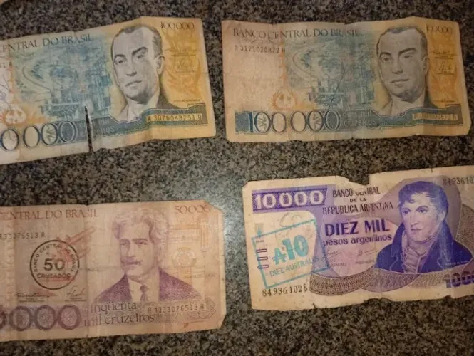 6 Notas Antigas e 2 Moedas