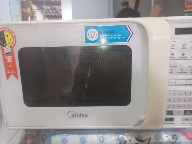 Micro-ondas compacto Midea 20 L