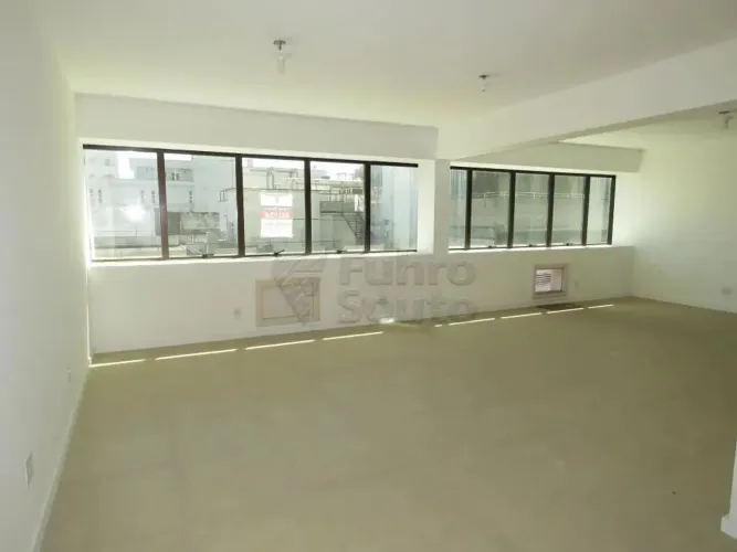 Comercial Sala em Condomínio em Pelotas