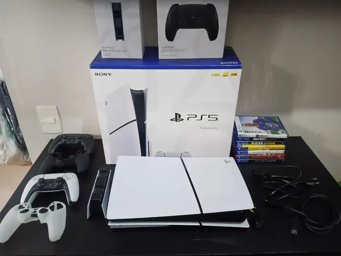 PS5 1TB COM MIDIA FÍSICA, CONTROLE EXTRA E BASE CARREGADORA ORIGINAIS + JOGOS+ CAPA