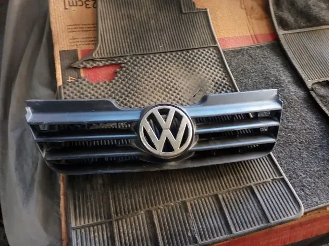 Grade Original do Caput Gol / Parati / Saveiro G3 2000 a 2006 com Emblema VW Original