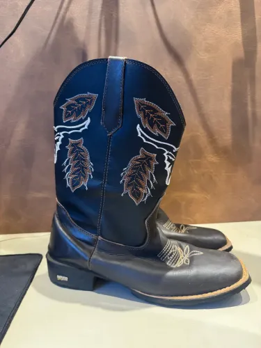     Bota Texana Preta Bordada Cano Alto Masculina