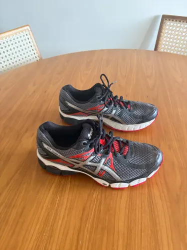 Tênis Asics Gel-Flux 2, em ótimo estado, tamanho 42