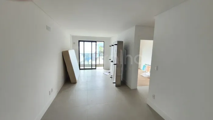Apartamento de 79 m² com 2 quartos sendo 1 suíte no Saco Grande