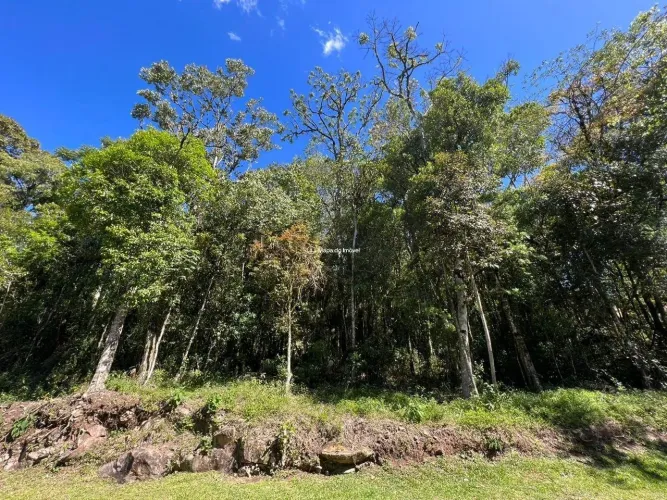 TERRENO EM CONDOMÍNIO FECHADO NO CENTRO DE GRAMADO