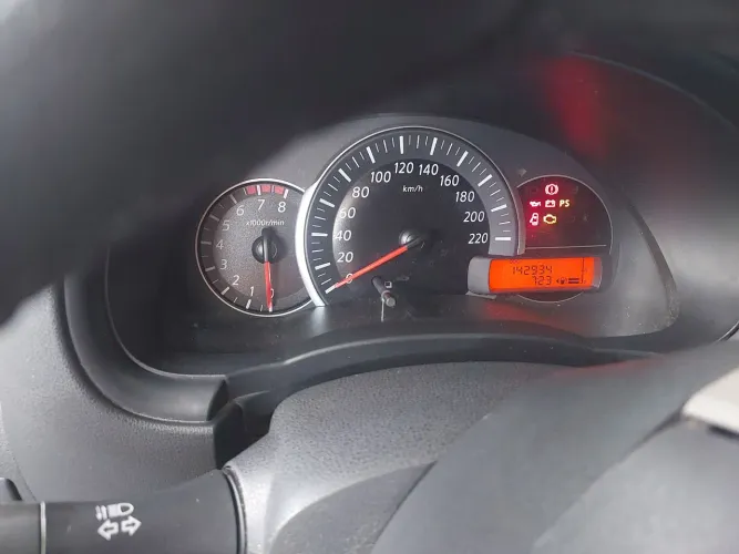 Nissan March SV 1.6 16V Flex Fuel 2016