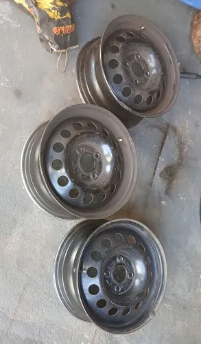 3 Rodas de ferro Aro 15 semi novas Ford