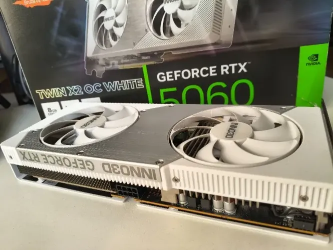 Placa de Vídeo RTX 5060 8gb Twin X2 OC White