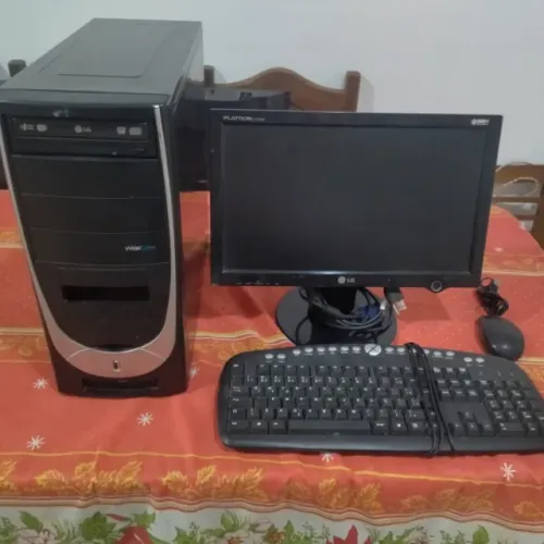 PC completo com monitor, teclado e mouse - Funcionando