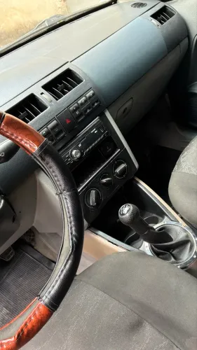 Volkswagen Gol Geração III Power 1.0 MI 16V Gasolina Mec. 4P 2002