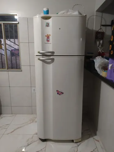 Geladeira Usada Funcionando Perfeitamente - R$ 900