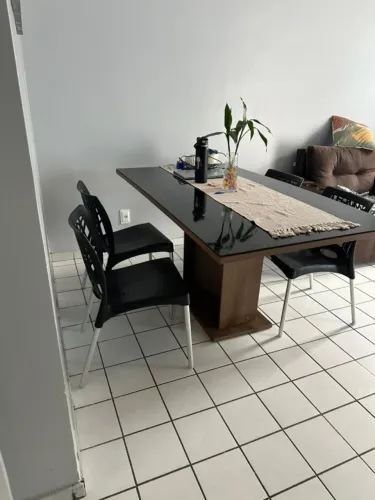 Mesa de Jantar com tampo de vidro