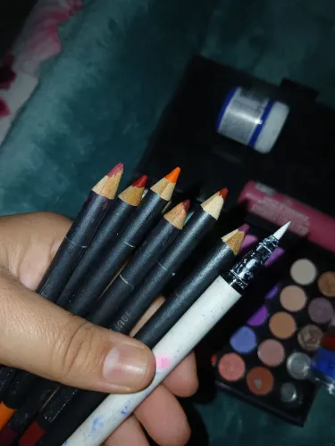 Kit com Maquiagem sombra lápis etc