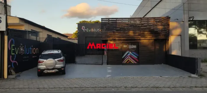 GALPÃO COMERCIAL ÁREA ÚTIL 365m², PÉ DIREITO 7 m ALTURA, PISO ESPECIAL USINADO AVENIDA MOV
