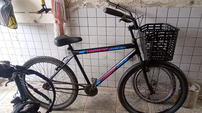 Bicicleta aro 26 super macia e leve cm cesta pra carregar cachorro 450$$ entrego