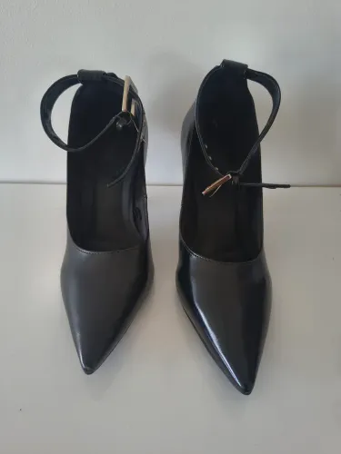 Sapato Scarpin Preto com Amarração