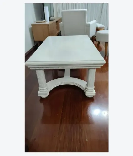 Mesa de madeira maciça