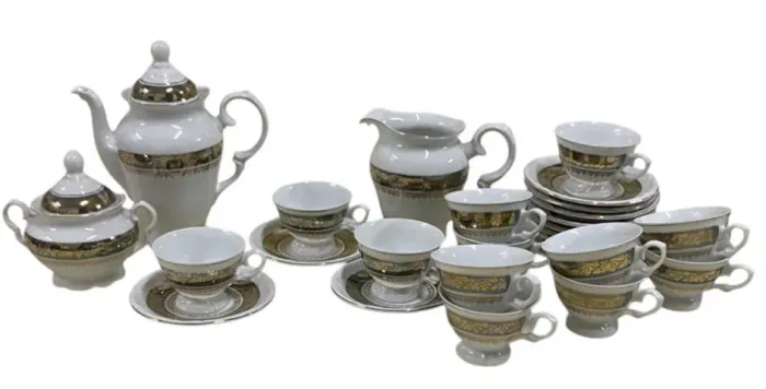 Antigo jogo de café em porcelana da marca Schmidt para 12 pessoas