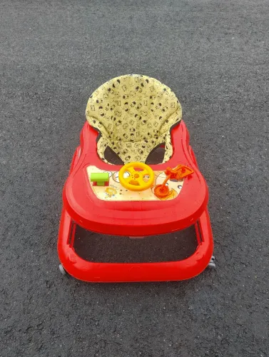 Andador infantil com toque musical