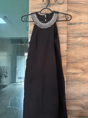 Vestido Preto de Alça com Pedraria