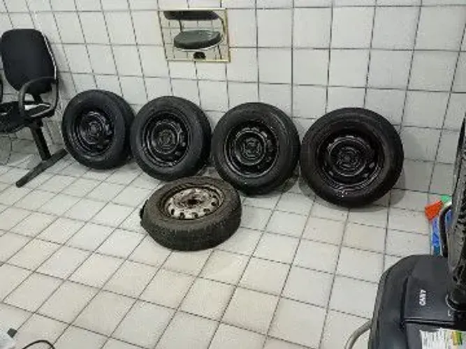 Vendo esses pneus ?