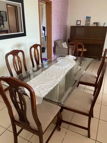 Mesa de jantar com 6 cadeiras