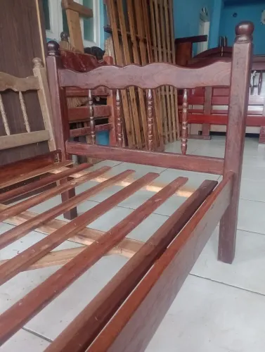 Cama de solteiro de madeira macanaiba maciça e pura 399,00