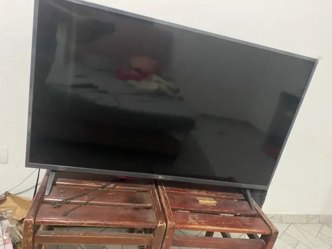 Smart tv LG 45 polegadas R$800,00 aceito cartão, tv novíssima pouco tempo de uso