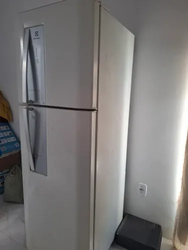 Geladeira para conserto ou retirada de peças ? R$ 300