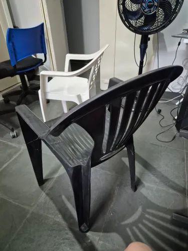 Cadeira plástico preta