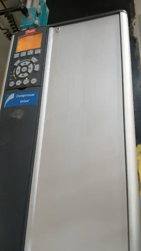 Inversor de frequência Danfoss modelo 302 18,5 Kw (25 Hp)