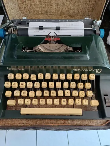 Máquina de escrever Remington 10