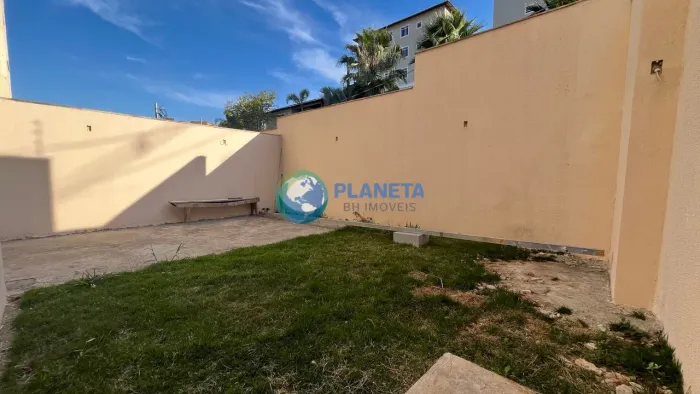 AREA PRIVATIVA | 2 Quartos | Elevador | Vaga coberta - Pilotis | Jaqueline - BH