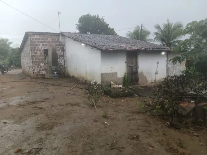 Sitio com 8 hectares próximo a Paudalho.