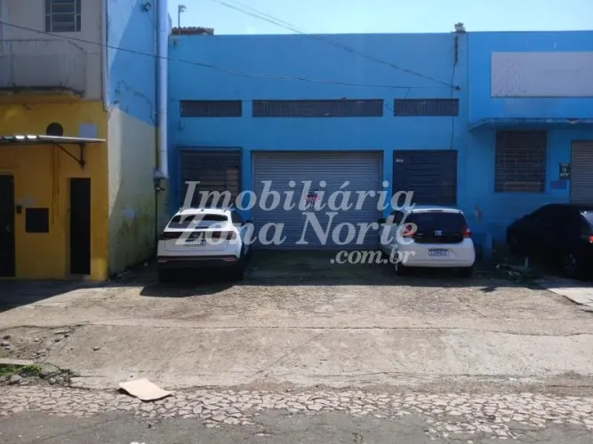 Depósito com aprox. 217m², escritório, refeitório com churrasqueira e pia, 2 banheiros, es