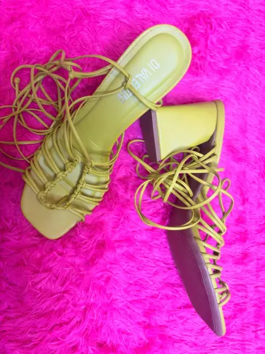 ? Sandália Valentina nova, nunca usada | Tam. 37 | R$89,90