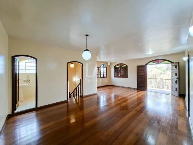 Casa à venda, 5 quartos, 1 suíte, 4 vagas, Universitário - Belo Horizonte/MG