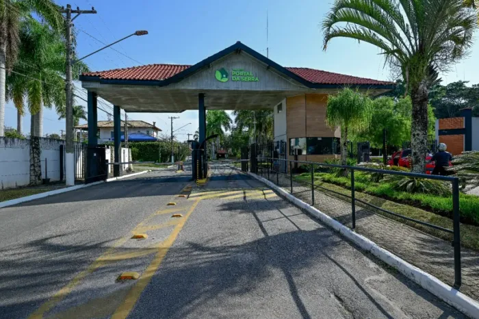Casa Sobrado - Condomínio - Urbanova - Residencial Portal da Serra - 4 Dormitórios - 341,4