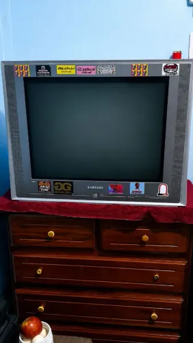 Tv Samsung de 32 polegadas+controle em perfeito estado de conservação funcionamento perfei