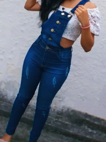 Macacão Jardineira usado 1 vez.