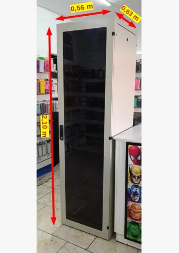 Rack de servidor fechado com porta de vidro fumê